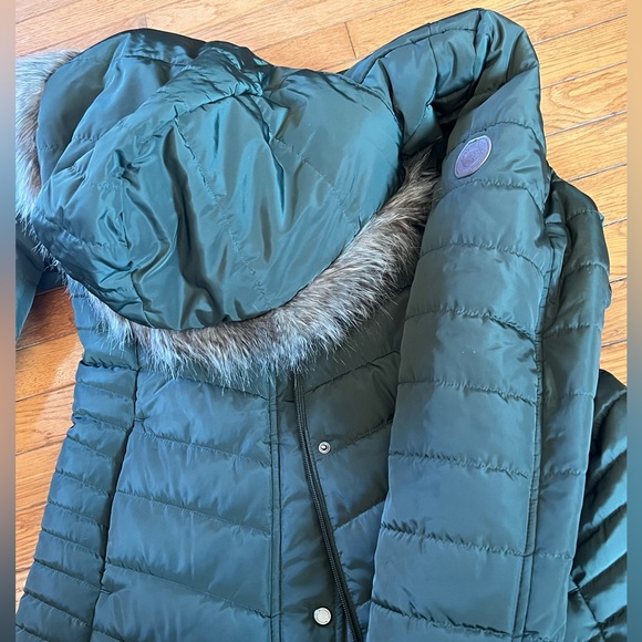 Warm Winter Coat. Dark Green. No flaws whatsoever. Adjustable waist. - Picture 3 of 9